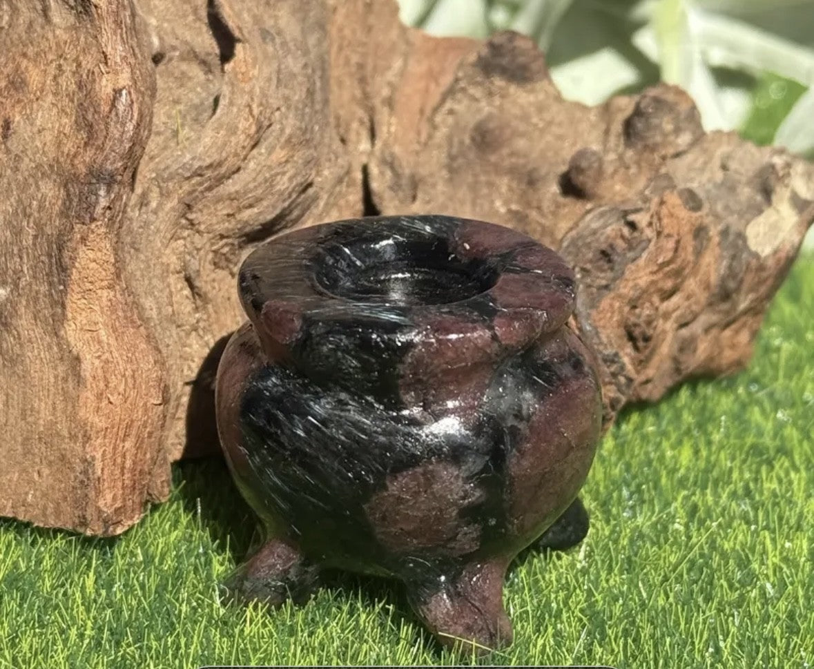Crystal Cauldron Carving - Variety of Crystals Available