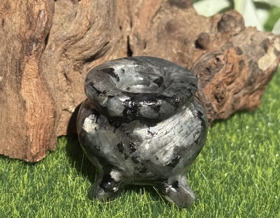 Crystal Cauldron Carving - Variety of Crystals Available