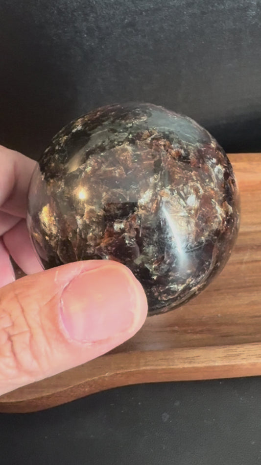 Garnet in Biotite Sphere – 314 g ❤️✨